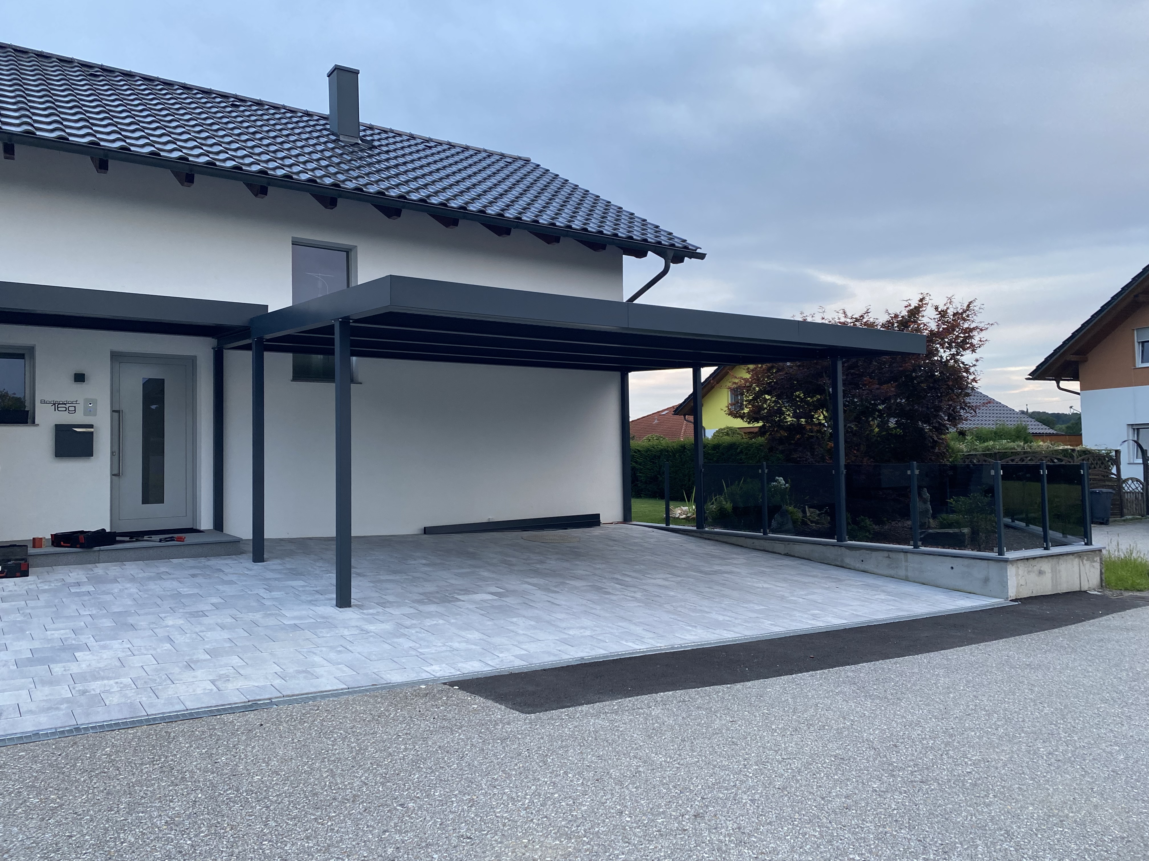 Maßgefertigter Carport von Danner Metallbau