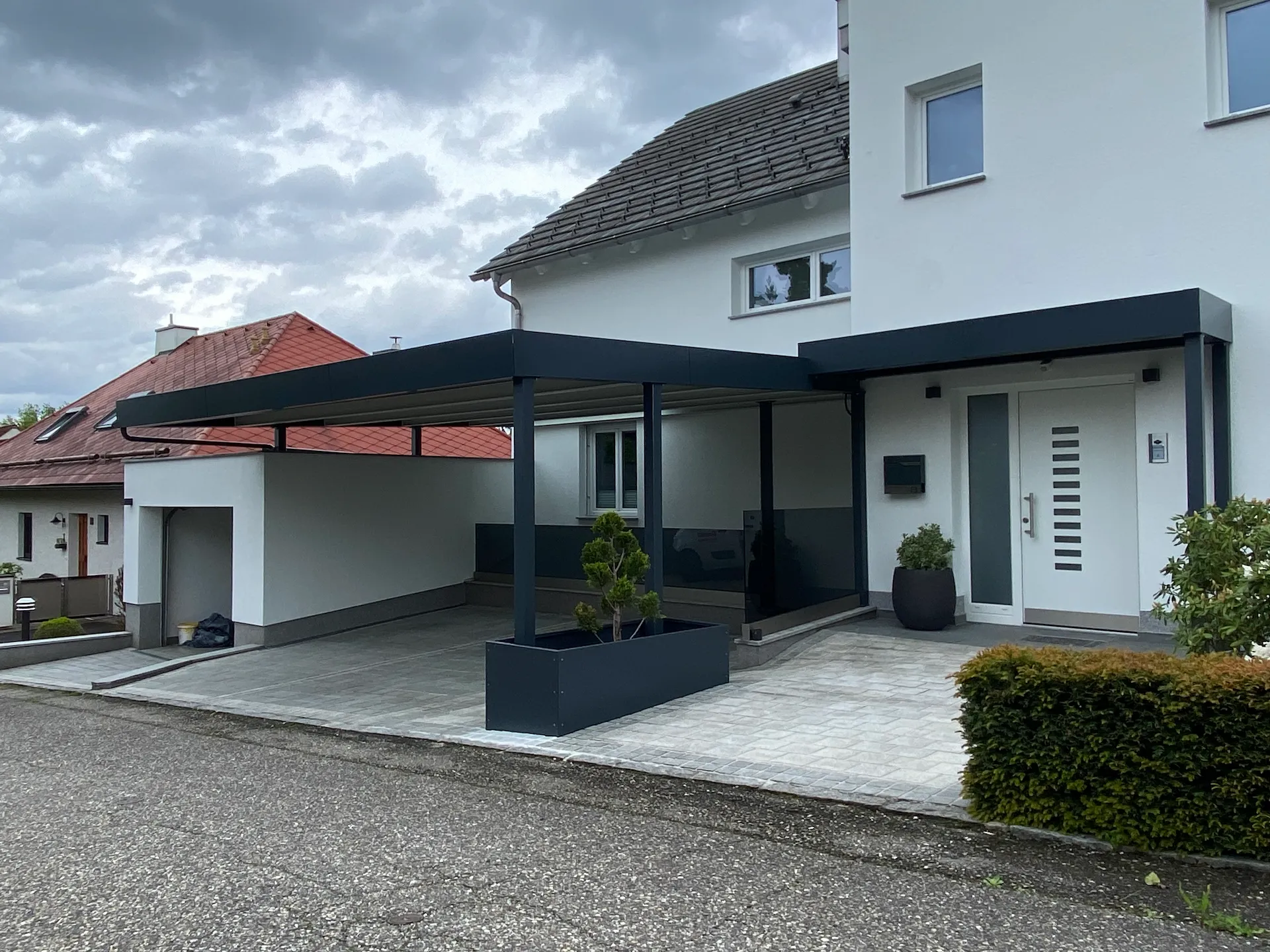 Maßgefertigter Carport von Metallbau Danner GmbH – Stahl und Glas